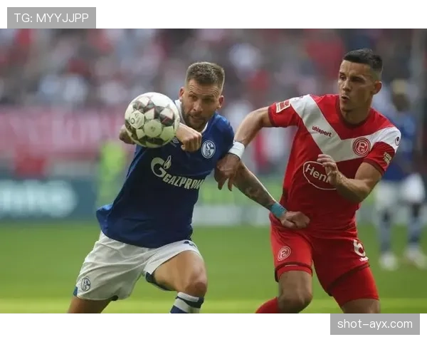 沙尔克锋线爆发，进攻提速引关注状态回暖成看点