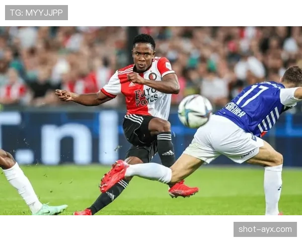 海伦芬攻防平衡表现稳健 球队默契提升助力联赛排名提升 海伦芬攻防平衡表现稳健 球队默契提升助力联赛排名提升